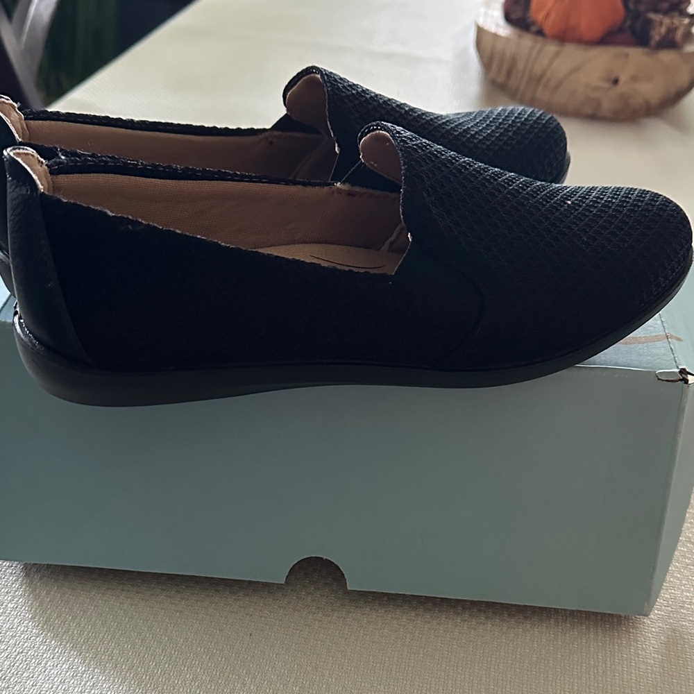 Life Stride Black Textured Flats